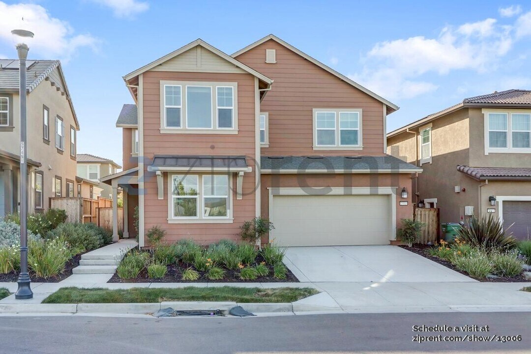 2511 Artesian Ave in Tracy, CA - Building Photo