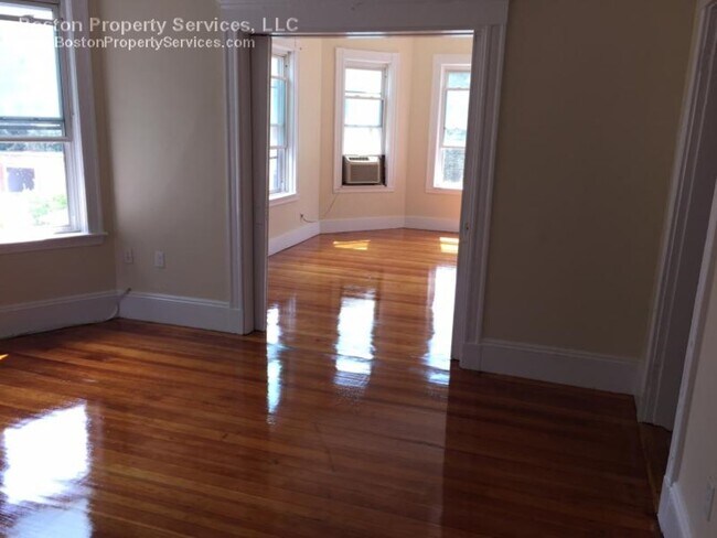 65 Hillside St, Unit 3 in Boston, MA - Building Photo - Building Photo