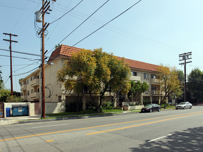 15045 Magnolia Blvd in Sherman Oaks, CA - Foto de edificio - Building Photo