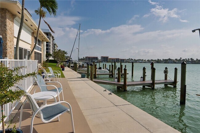 2500 Gulf Shore Blvd N in Naples, FL - Building Photo - Building Photo