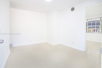 2731 NW 100th St in Miami, FL - Building Photo - Building Photo