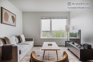2690 152nd Ave NE in Redmond, WA - Building Photo