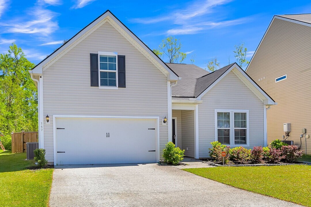 147 Sugeree Dr in Moncks Corner, SC - Building Photo