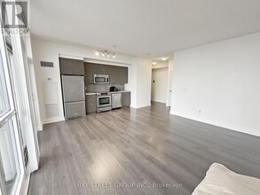 88-2088 Sheppard Ave E in Toronto, ON - Building Photo - Building Photo