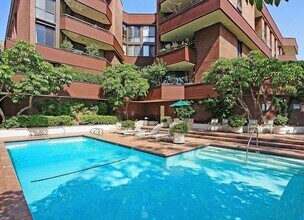 300 N Swall Dr in Beverly Hills, CA - Building Photo - Building Photo