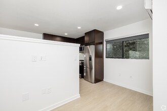 1901 Overland Ave in Los Angeles, CA - Building Photo - Building Photo