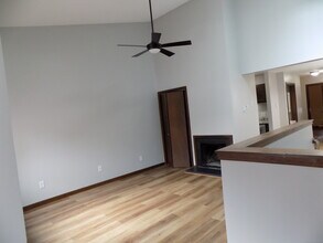 279 Redstone Hl Rd in Bristol, CT - Building Photo - Building Photo
