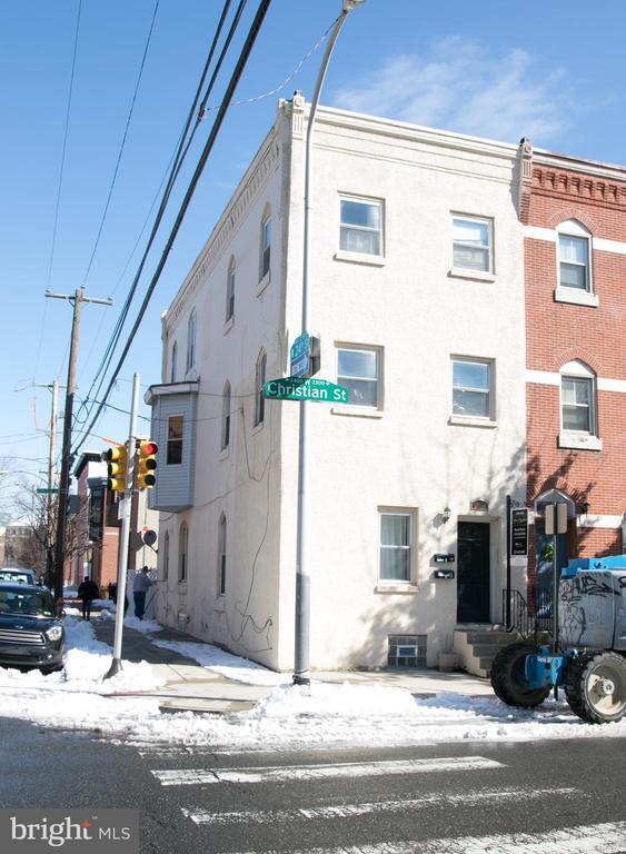 2351 Christian St in Philadelphia, PA - Building Photo - Building Photo