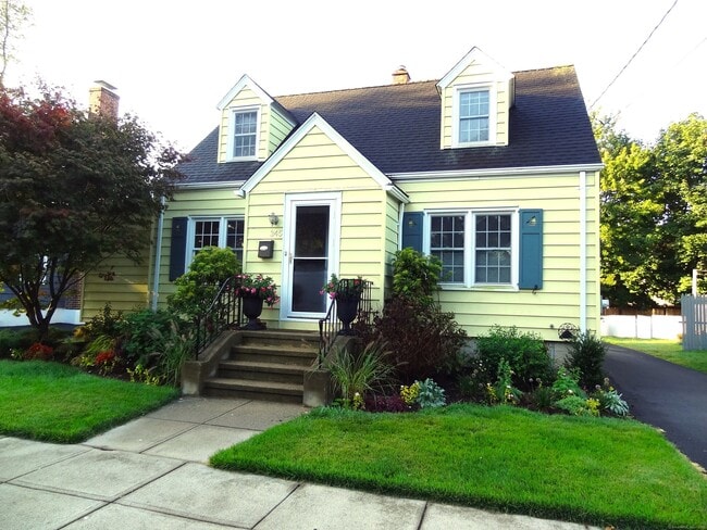 345 Courtland Ave