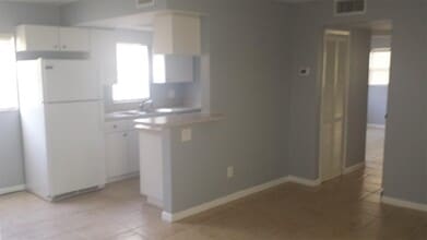 225 5th Ave NE in St. Petersburg, FL - Building Photo - Building Photo