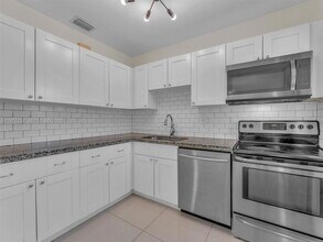 6510 SW 63rd Ct in South Miami, FL - Building Photo - Building Photo