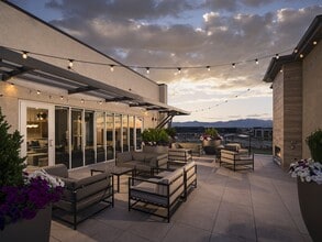 Parc View Apartments & Townhomes in Midvale, UT - Foto de edificio - Building Photo