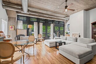 1070 W 15th St in Chicago, IL - Building Photo - Building Photo