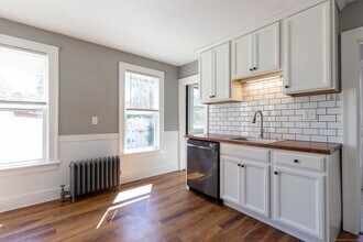 207 Divinity St in Bristol, CT - Building Photo - Building Photo
