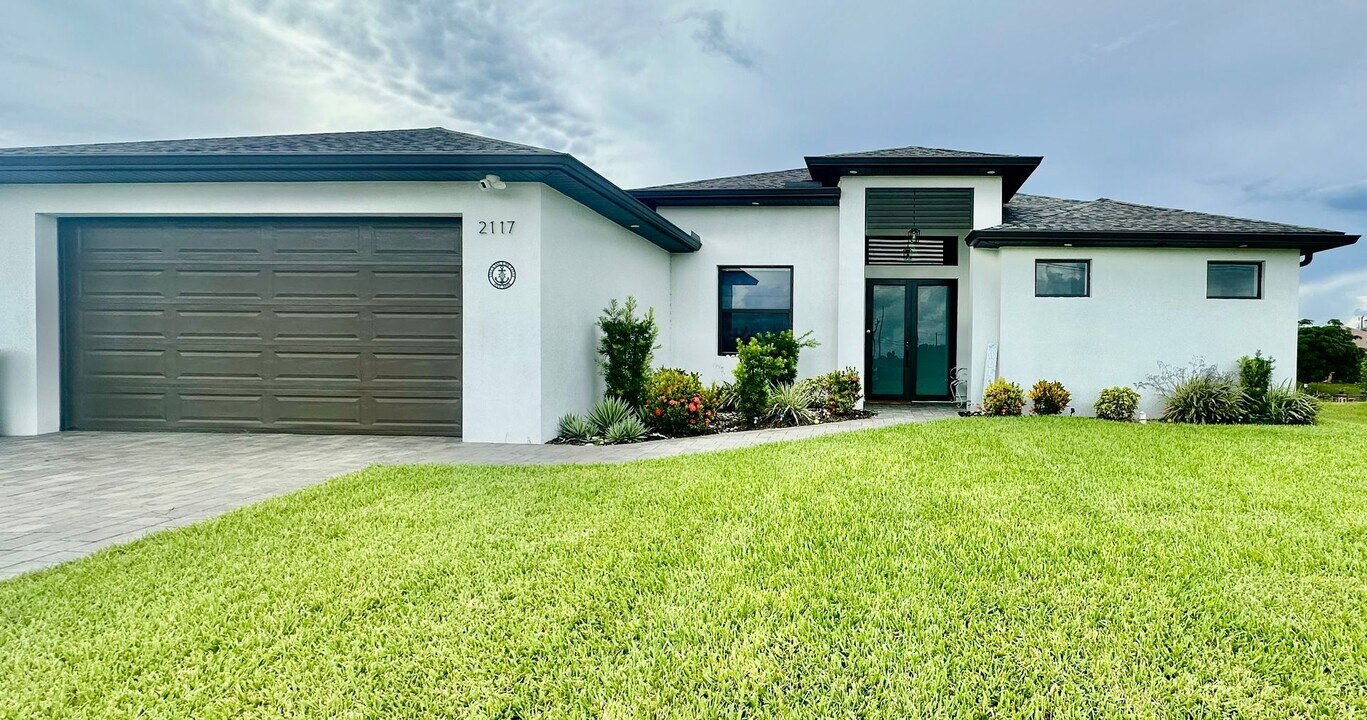 2117 NE 1st Ave in Cape Coral, FL - Building Photo