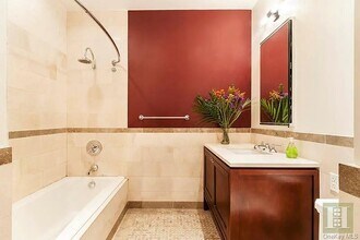 1 Hanson Pl in Brooklyn, NY - Building Photo - Building Photo