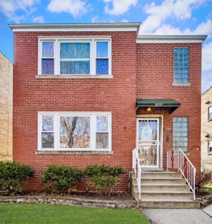 2717 W Rascher Ave, Unit 1 in Chicago, IL - Building Photo