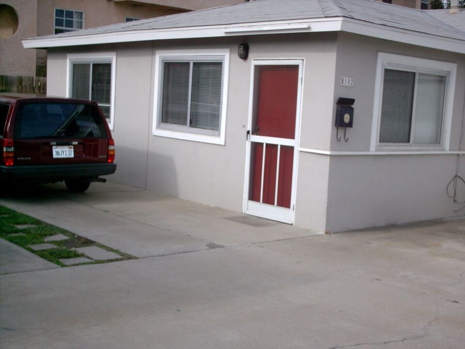 Village West Apartments in Costa Mesa, CA - Building Photo