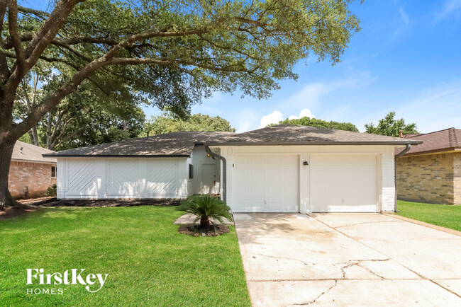 property at 2515 N Spring Dr