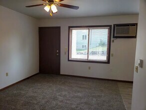 687 Wood Violet Ln in Sun Prairie, WI - Building Photo - Building Photo