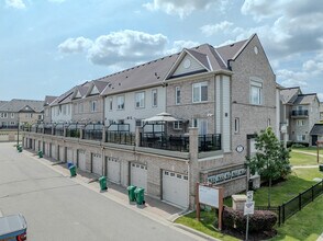 Erin Centre Village Townhomes in Mississauga, ON - Building Photo - Building Photo