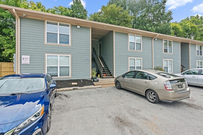 5160 Linbar Dr in Nashville, TN - Building Photo - Building Photo