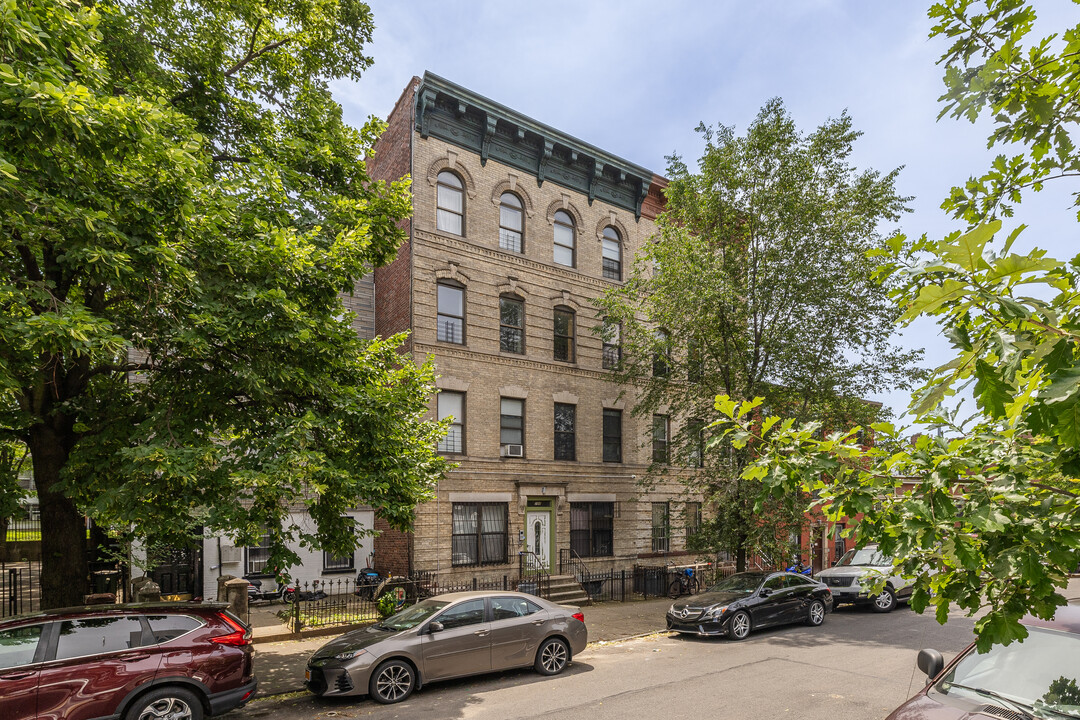 288 Sumpter St in Brooklyn, NY - Building Photo