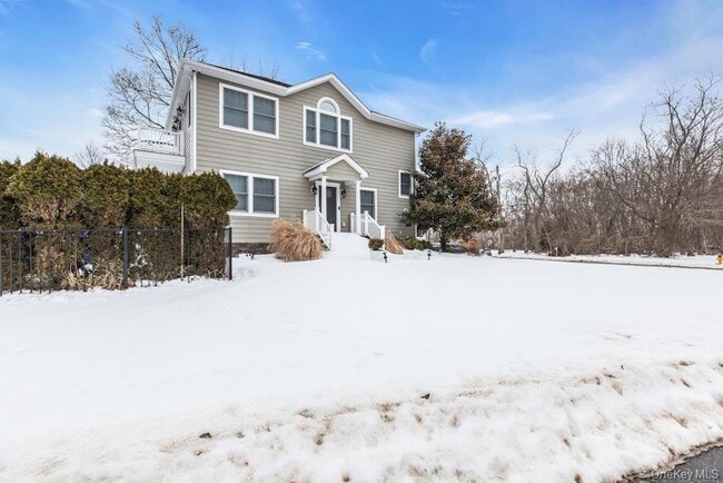 300 Fiddler Ln in Greenport, NY - Building Photo - Building Photo