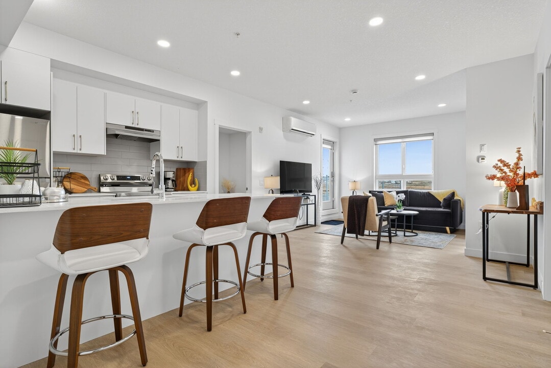 2910 66 St SW, Unit 1 Bedroom in Edmonton, AB - Building Photo