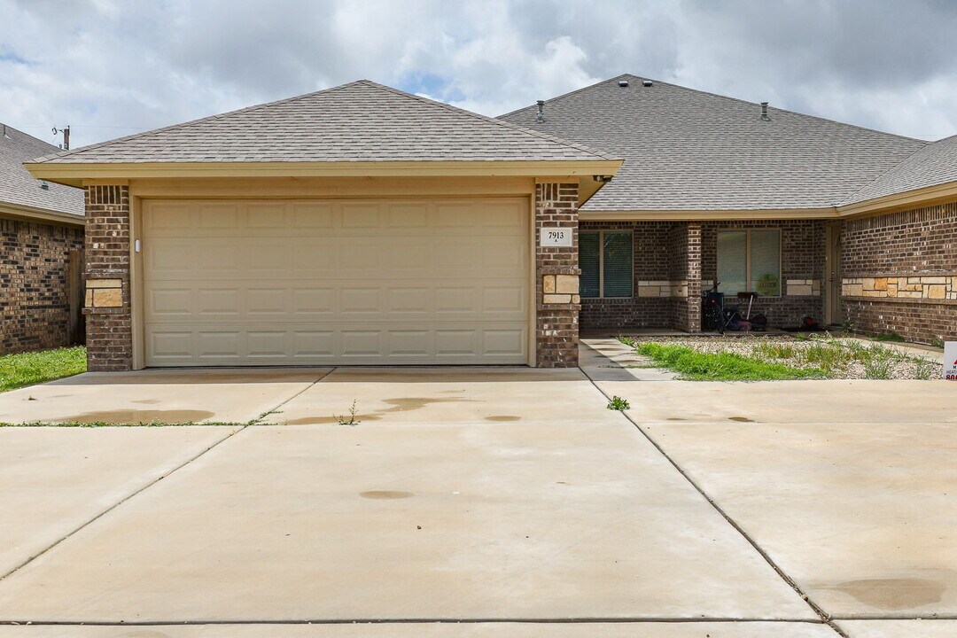 7913 County Rd 5850 in Shallowater, TX - Building Photo