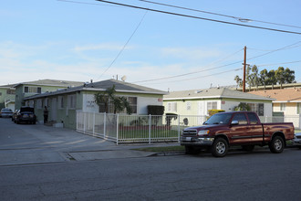 1029-1033 S Myrtle Ave in Inglewood, CA - Building Photo - Primary Photo