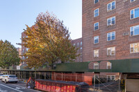 7610 34th Ave in Jackson Heights, NY - Foto de edificio - Building Photo