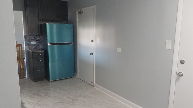 8892 Jody Ln in Des Plaines, IL - Building Photo - Building Photo