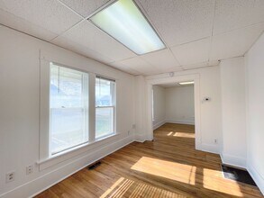 216 S Plum St in Hutchinson, KS - Building Photo - Building Photo