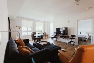 7355 SW 89th St in Miami, FL - Building Photo - Building Photo