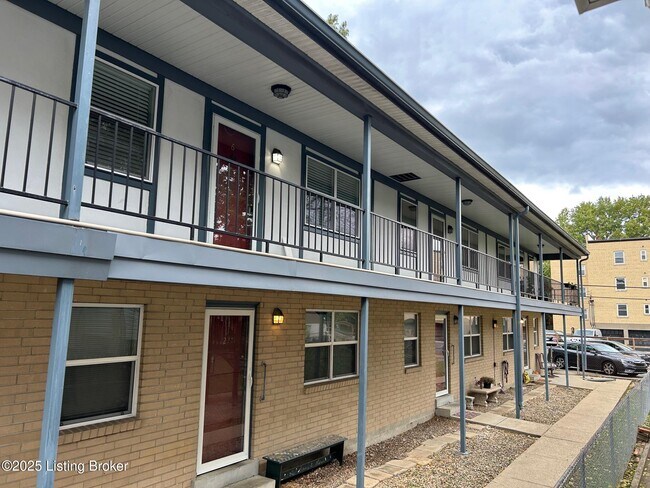 2207 Alta Ave in Louisville, KY - Building Photo - Building Photo