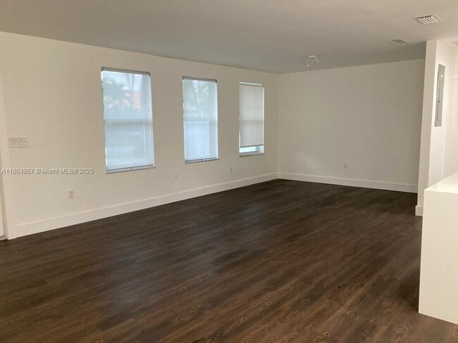 3321 SW 110th Ave in Miami, FL - Building Photo - Building Photo