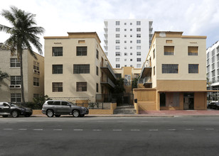 2814 Collins Ave in Miami Beach, FL - Building Photo - Building Photo