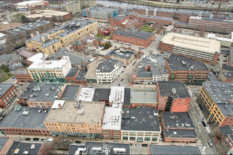33 Middle St in Lowell, MA - Building Photo