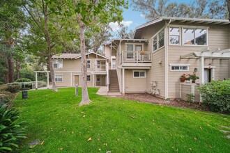 Peach Street in San Luis Obispo, CA - Foto de edificio - Building Photo