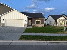 577 Idaho Ave in Sugar City, ID - Building Photo