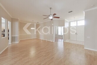 9275 Butler Blvd in Spring Hill, FL - Foto de edificio - Building Photo