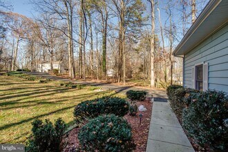 12225 Tall Pines Ct in Fairfax, VA - Building Photo - Building Photo