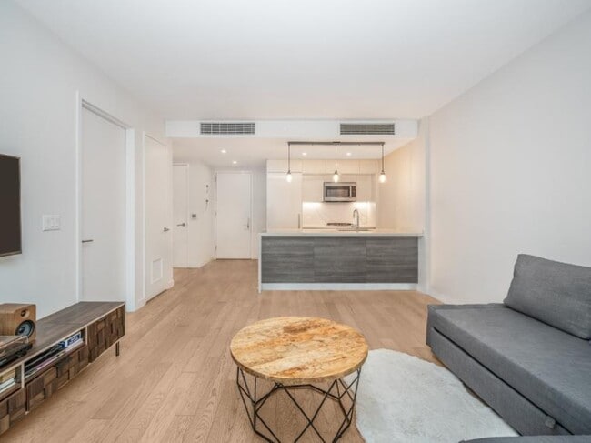 property at 505 W 43rd St
