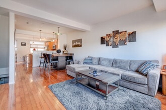 2951 W Riverwalk Cir, Unit E in Littleton, CO - Building Photo - Building Photo