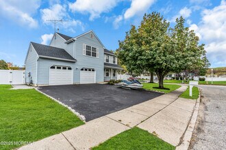 922 Quincy Dr in Brick, NJ - Foto de edificio - Building Photo
