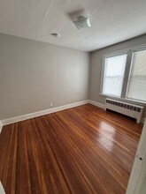 15 Dover St, Unit Dover 2nd Floor in Hartford, CT - Foto de edificio - Building Photo