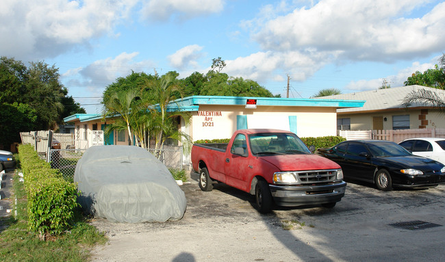 1021 NE 17th Ave in Fort Lauderdale, FL - Foto de edificio - Building Photo