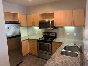 390 17th St NW, Unit 3057 in Atlanta, GA - Building Photo - Building Photo