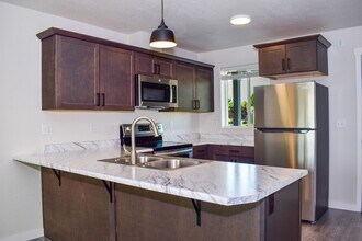 1995 Sky Park Dr in Medford, OR - Building Photo - Building Photo